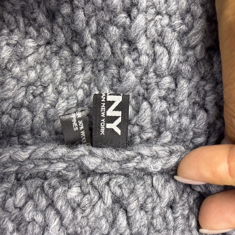 NWT DKNY Donna Karan New York Gray Knit Infinity Scarf Neck Warmer Cowl One Size